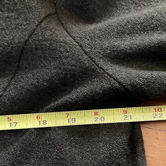 Beautiful Vintage Eileen Fisher Wonderfully Shaped 100% Wool Sweater - Picture 8 of 11